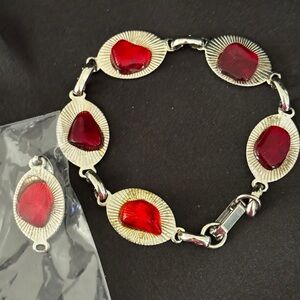 💜 Fun Silver Toned and Red Bracelet